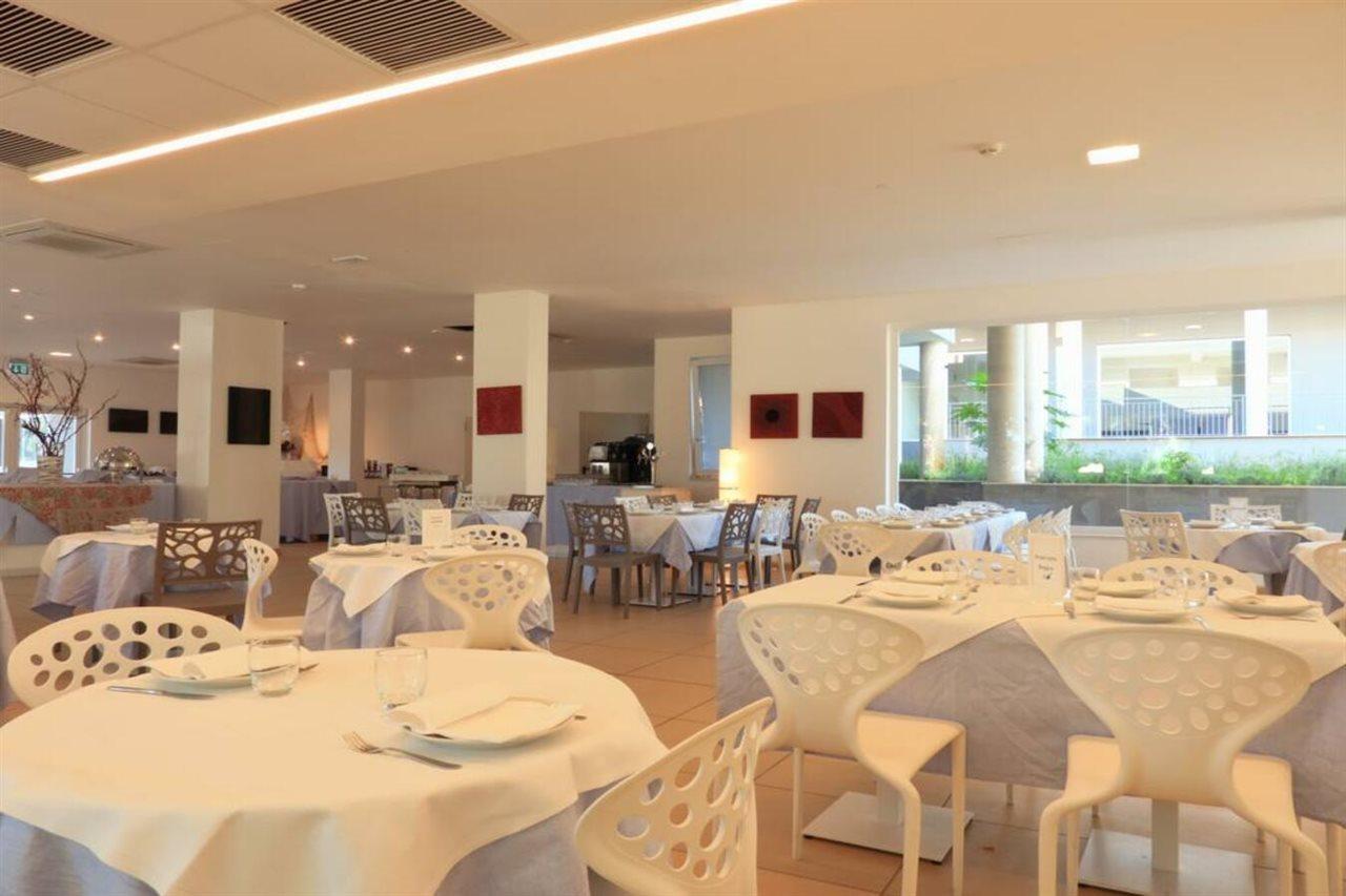 Futura Club Spiagge Bianche Hotel Fontane Bianche Bagian luar foto