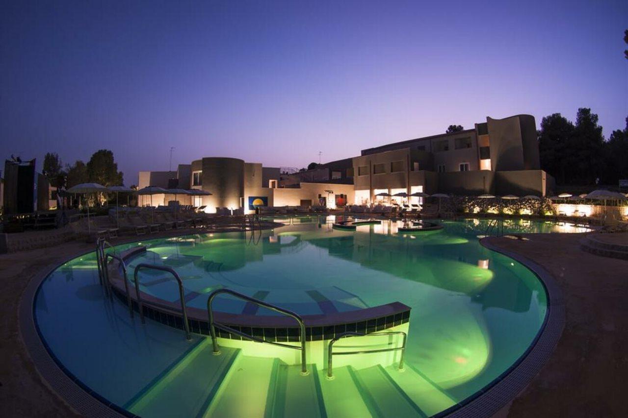 Futura Club Spiagge Bianche Hotel Fontane Bianche Bagian luar foto