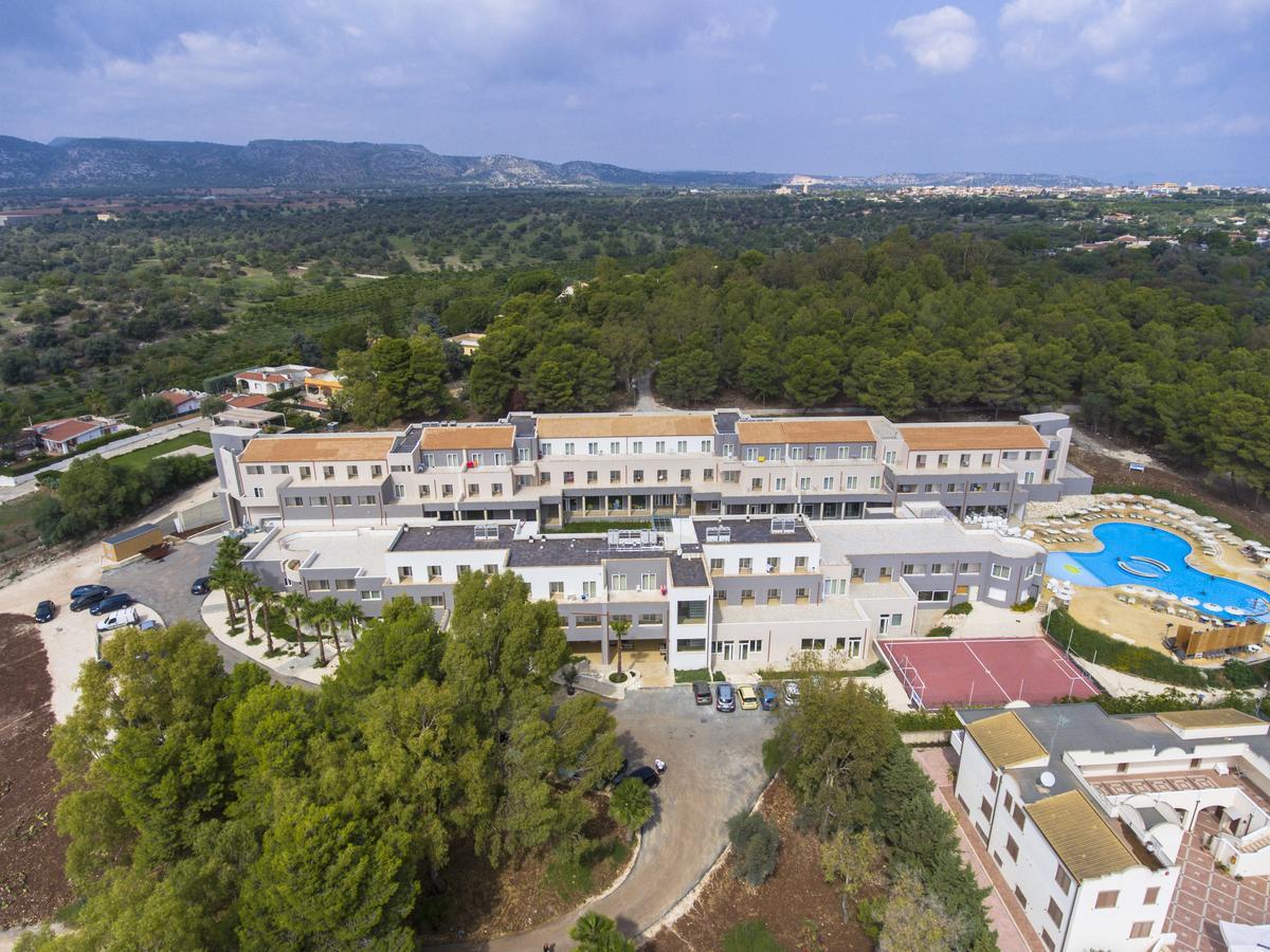 Futura Club Spiagge Bianche Hotel Fontane Bianche Bagian luar foto
