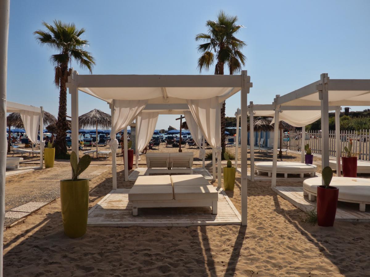 Futura Club Spiagge Bianche Hotel Fontane Bianche Bagian luar foto